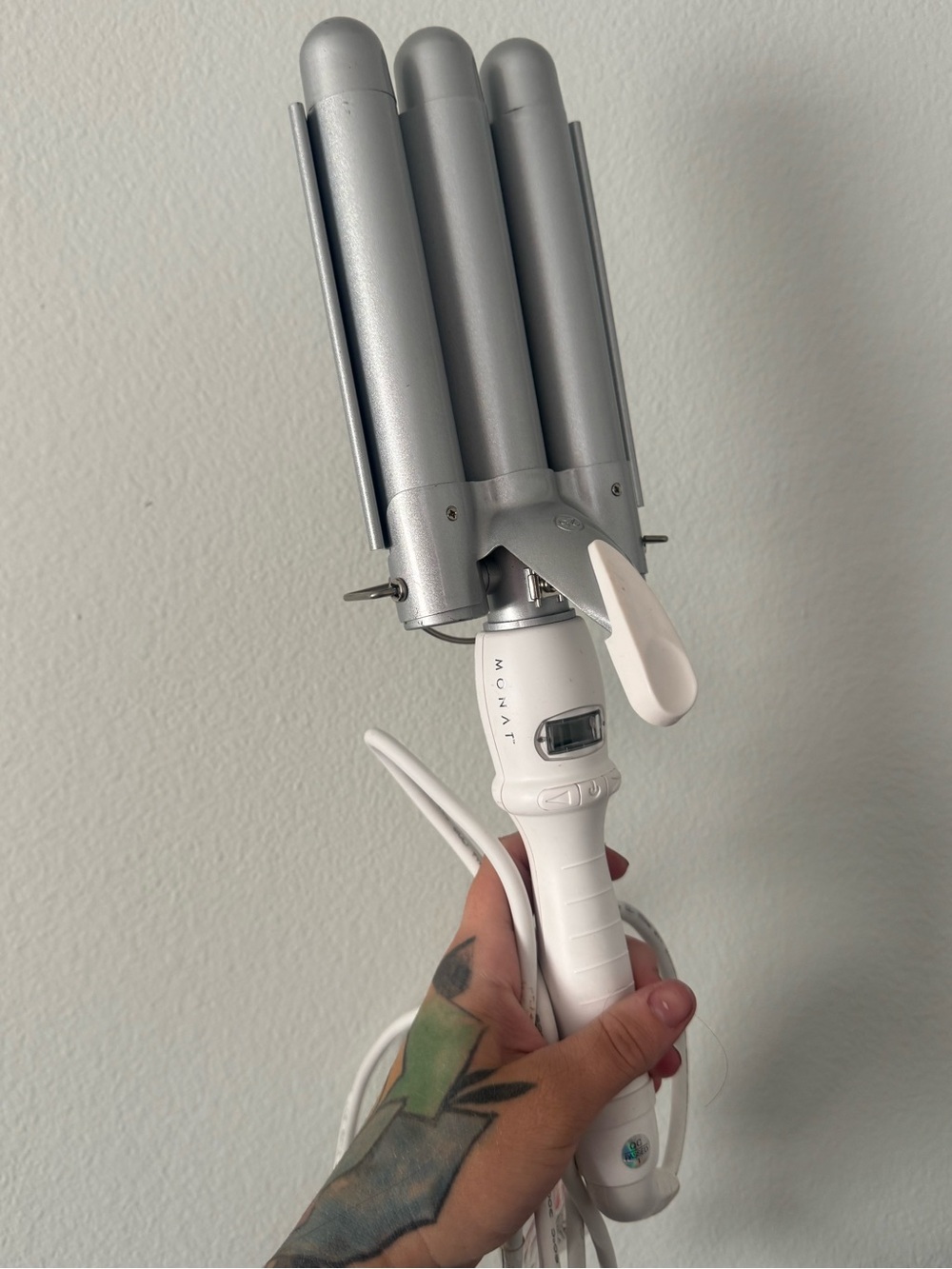 Monat Triple Barrel Waver - White and Silver